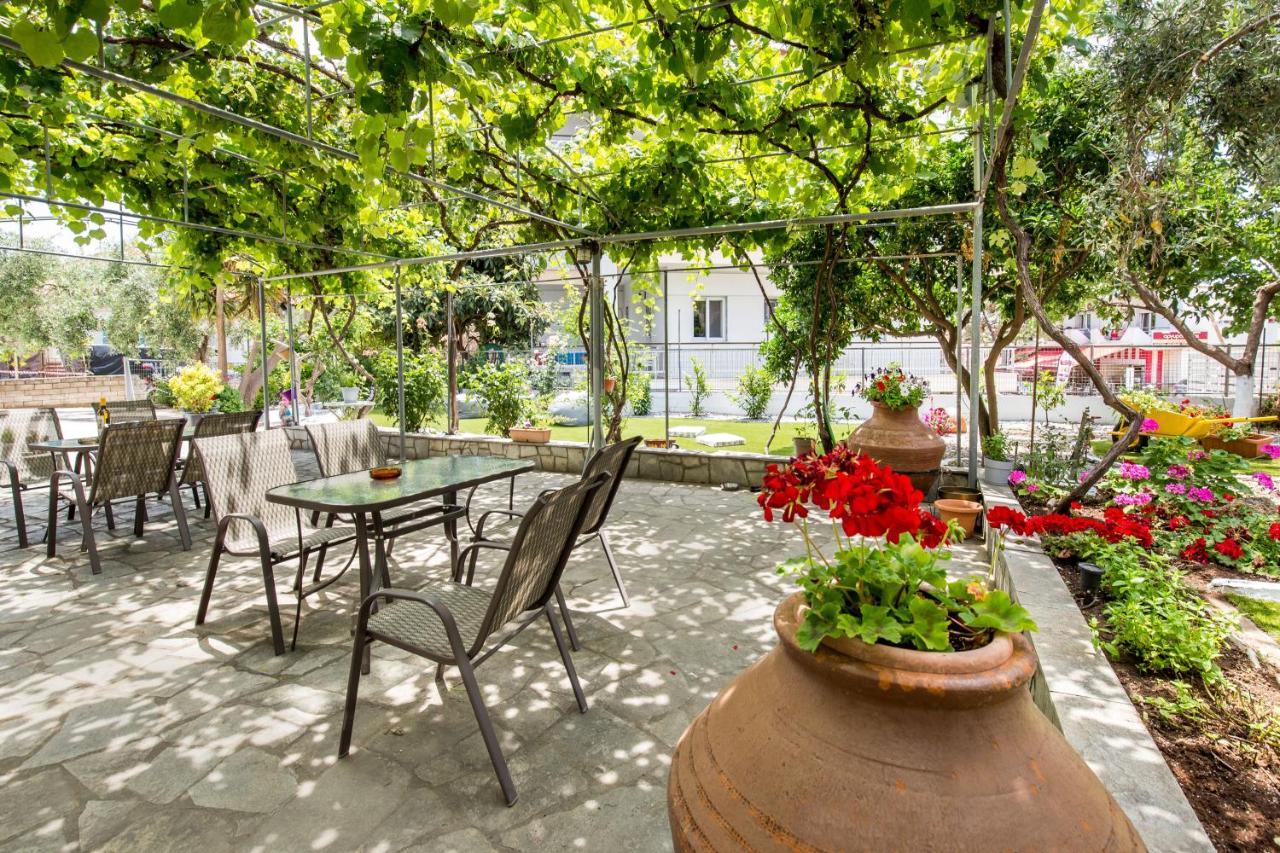 Ianos Apartments Potós Eksteriør bilde