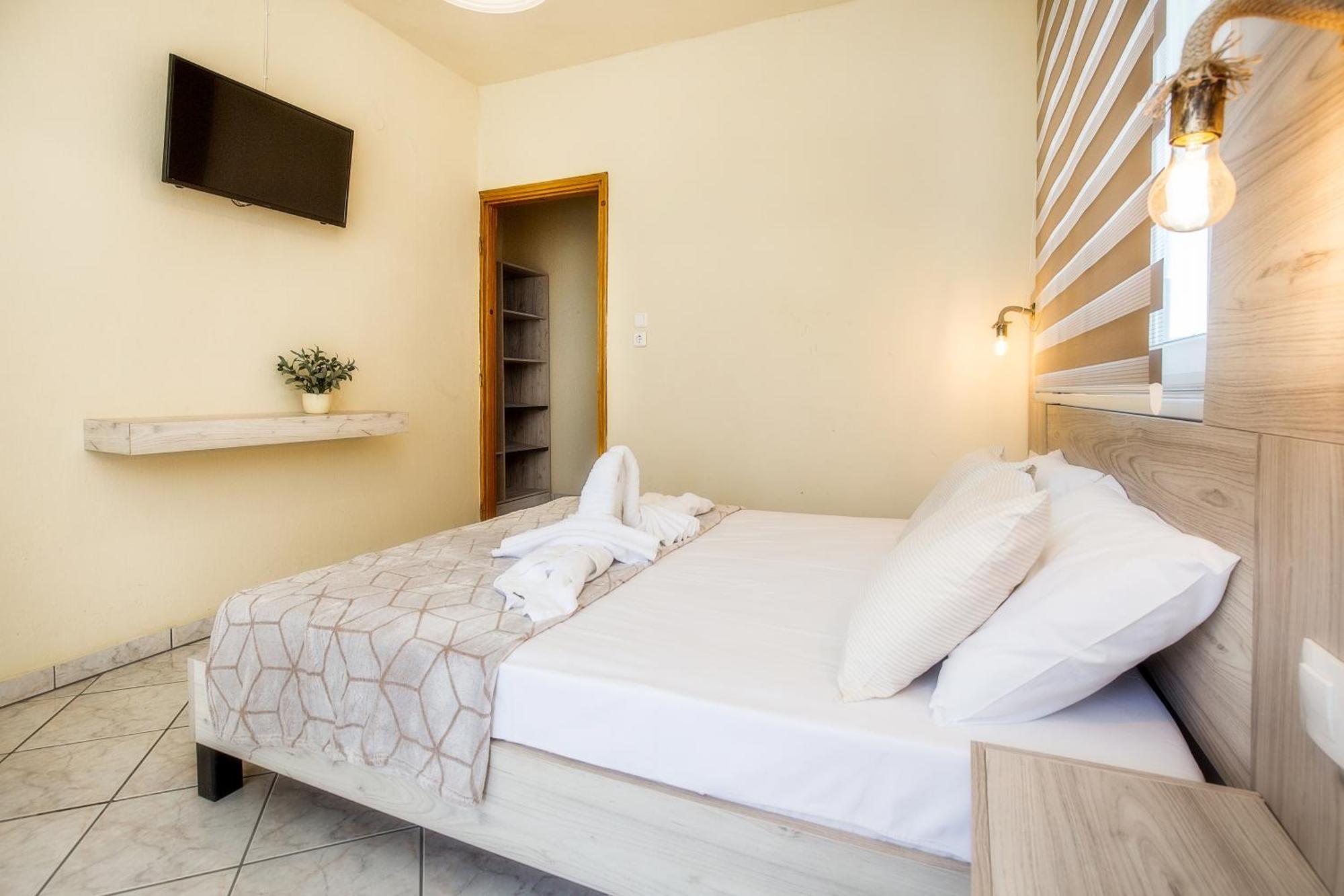 Ianos Apartments Potós Eksteriør bilde
