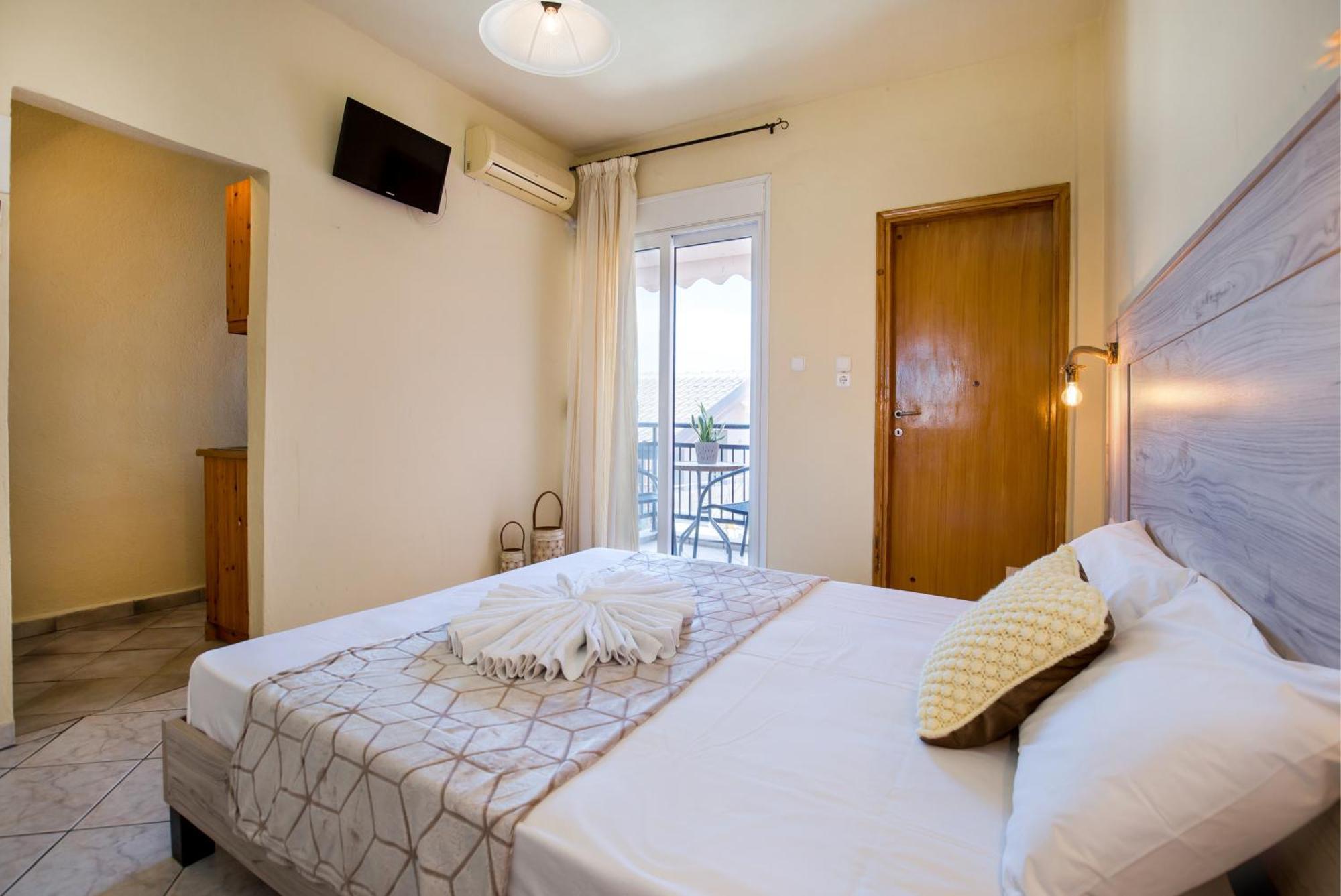 Ianos Apartments Potós Eksteriør bilde