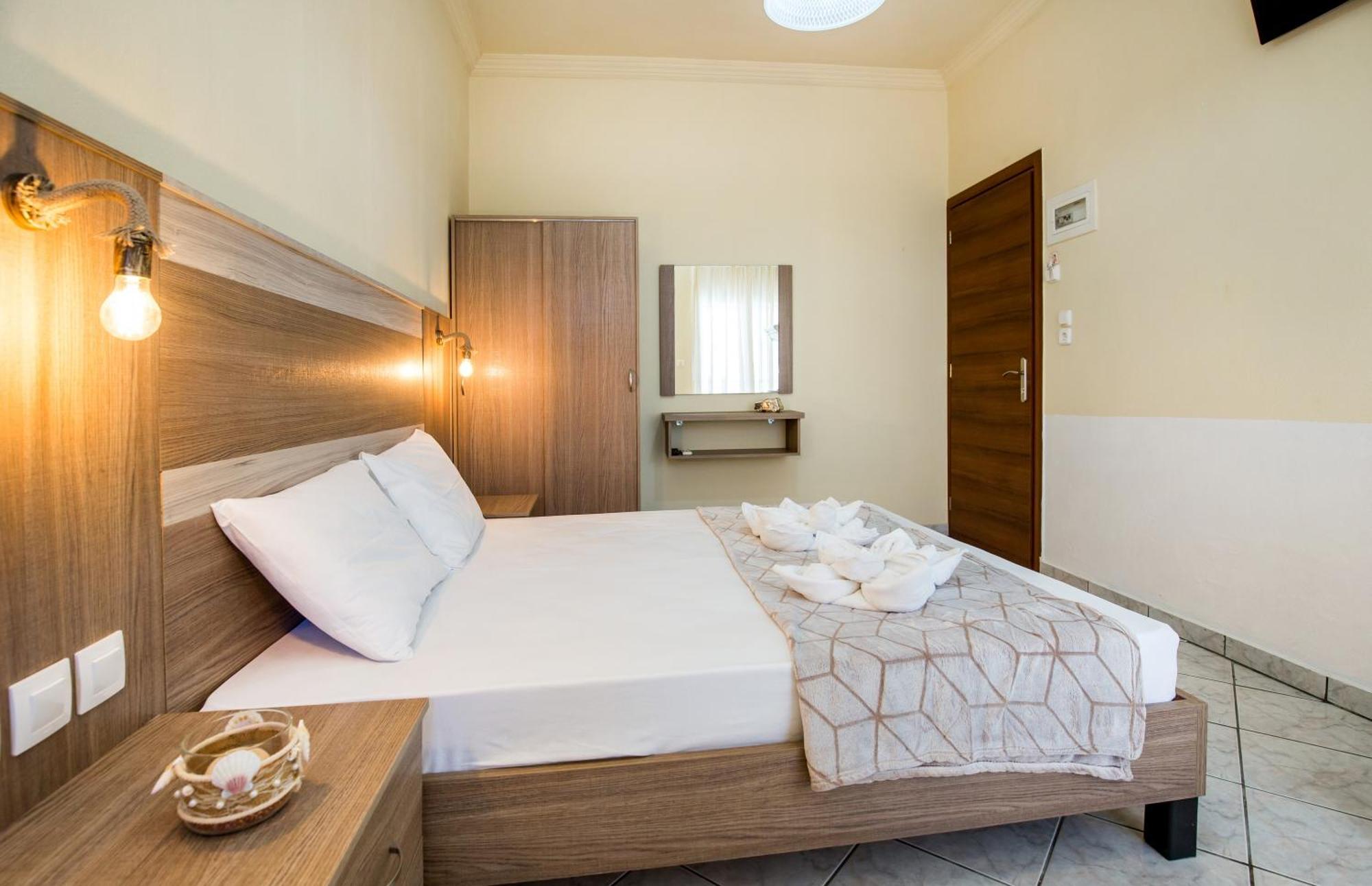 Ianos Apartments Potós Eksteriør bilde