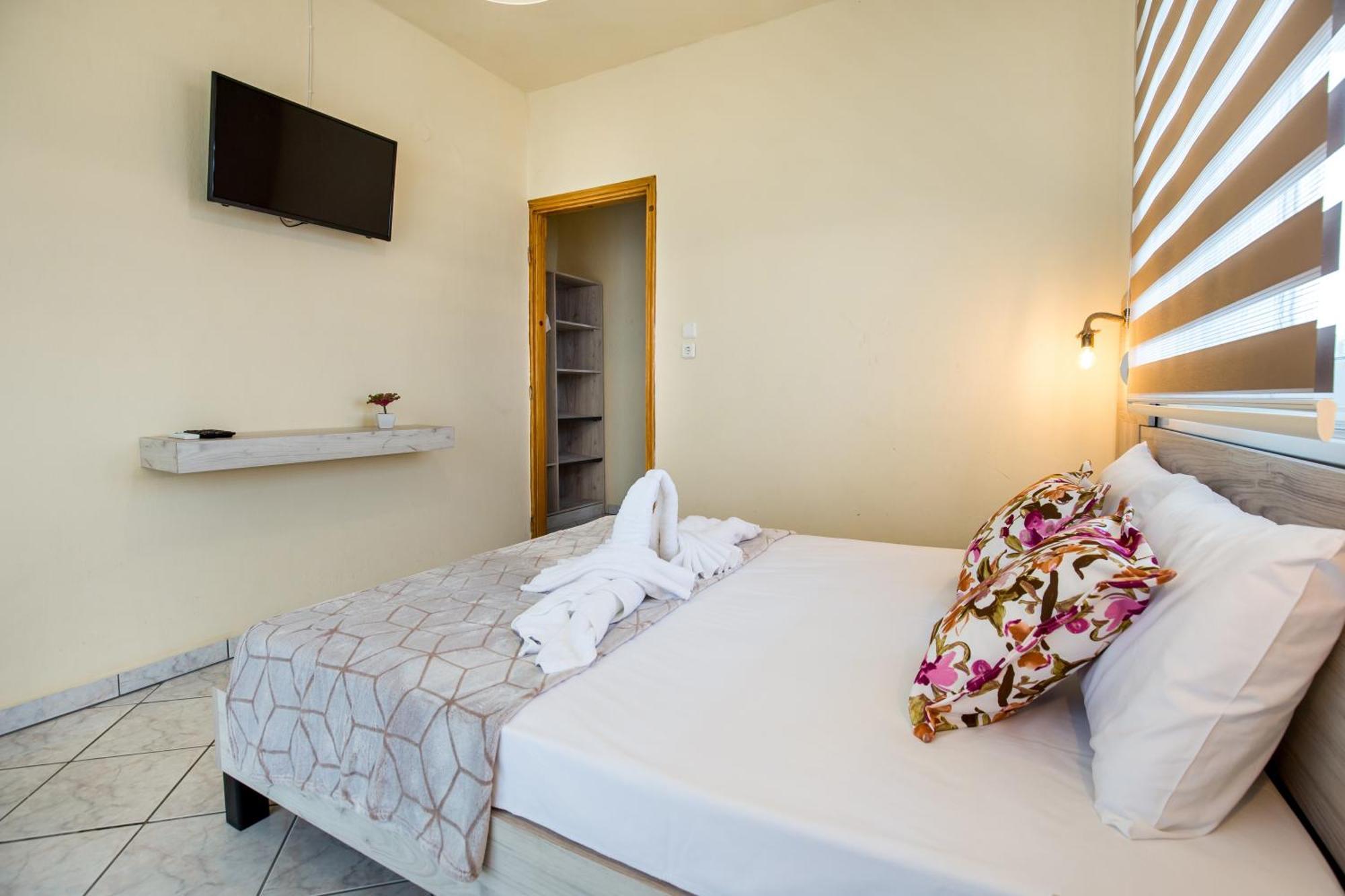 Ianos Apartments Potós Eksteriør bilde
