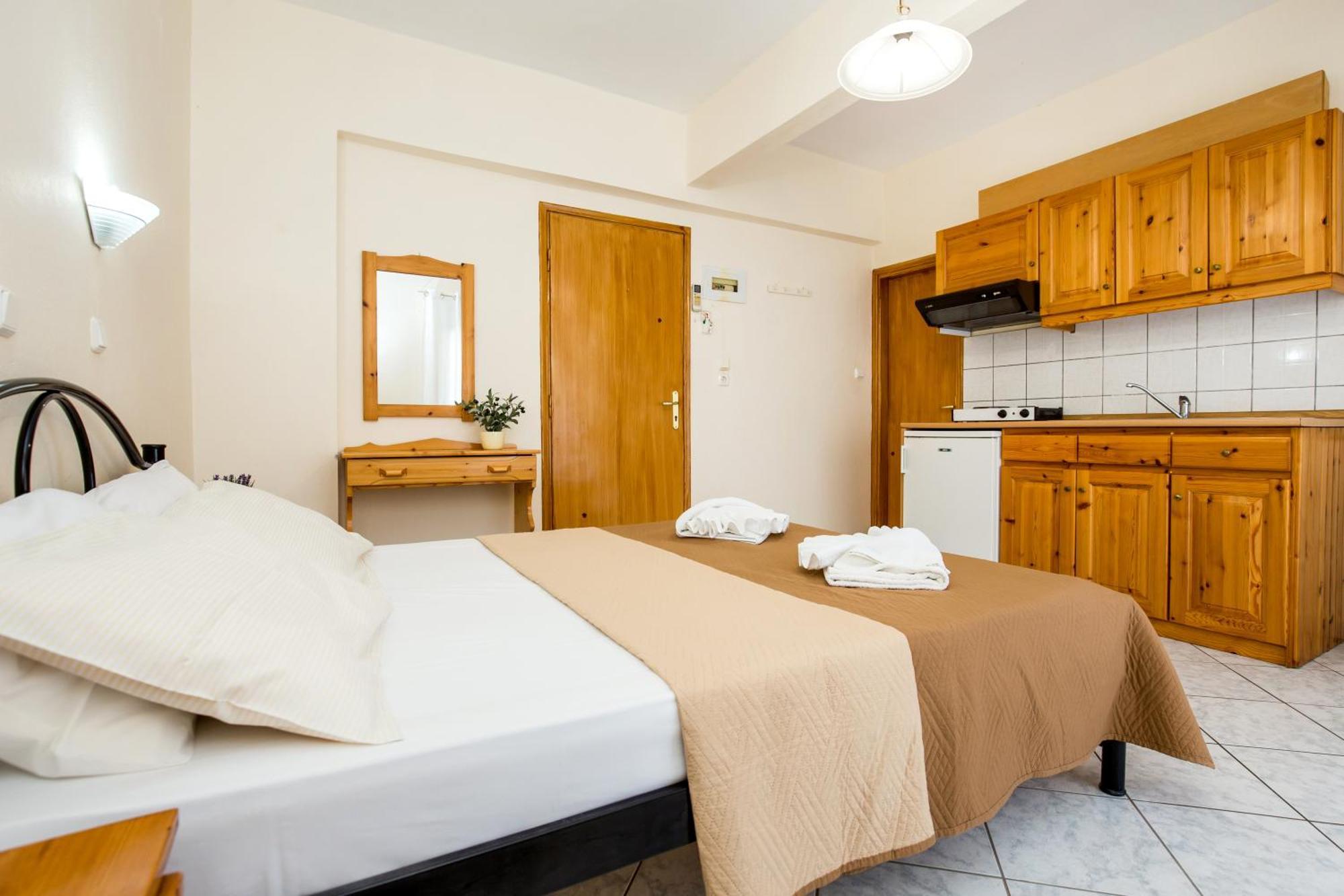 Ianos Apartments Potós Eksteriør bilde