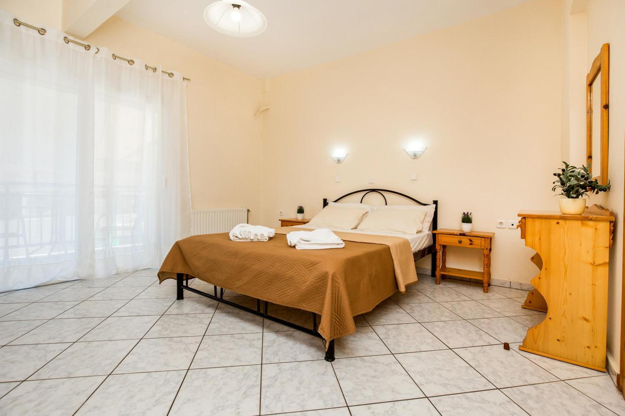 Ianos Apartments Potós Eksteriør bilde