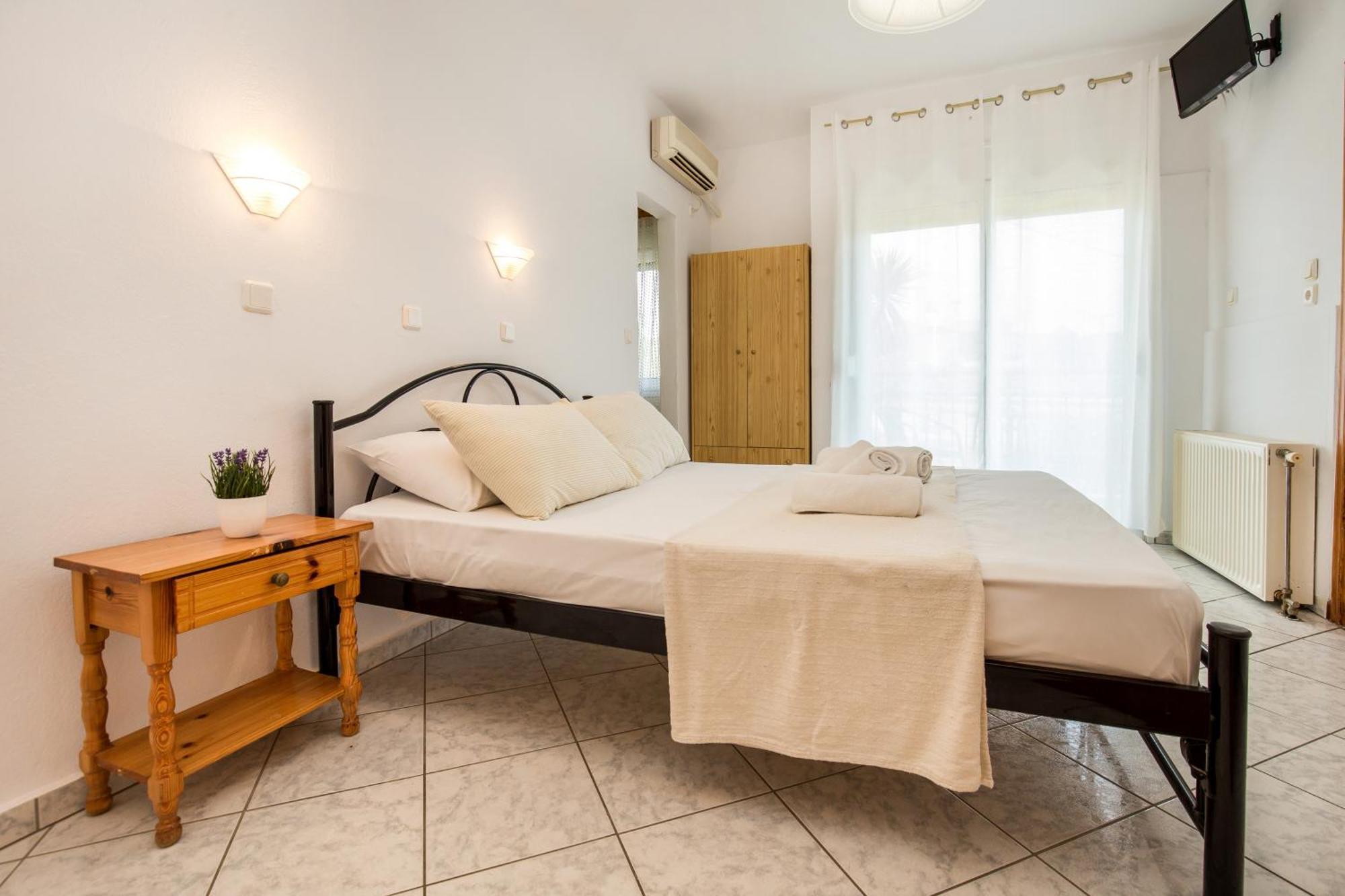 Ianos Apartments Potós Eksteriør bilde