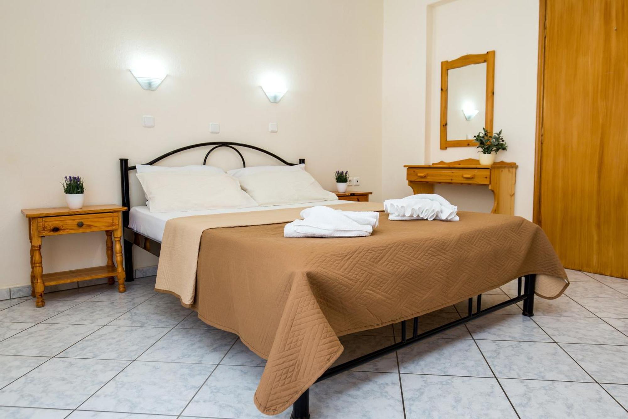 Ianos Apartments Potós Eksteriør bilde