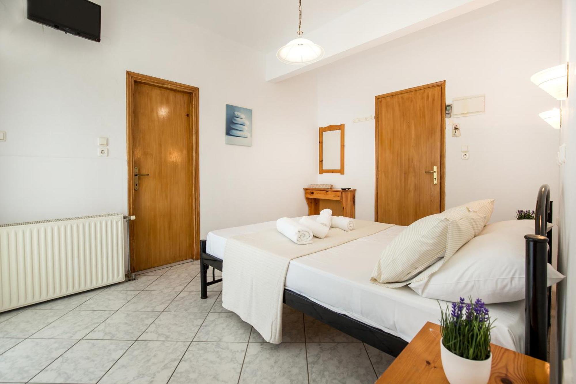 Ianos Apartments Potós Eksteriør bilde
