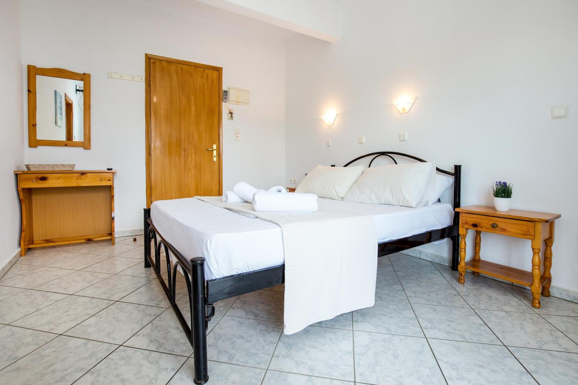 Ianos Apartments Potós Eksteriør bilde