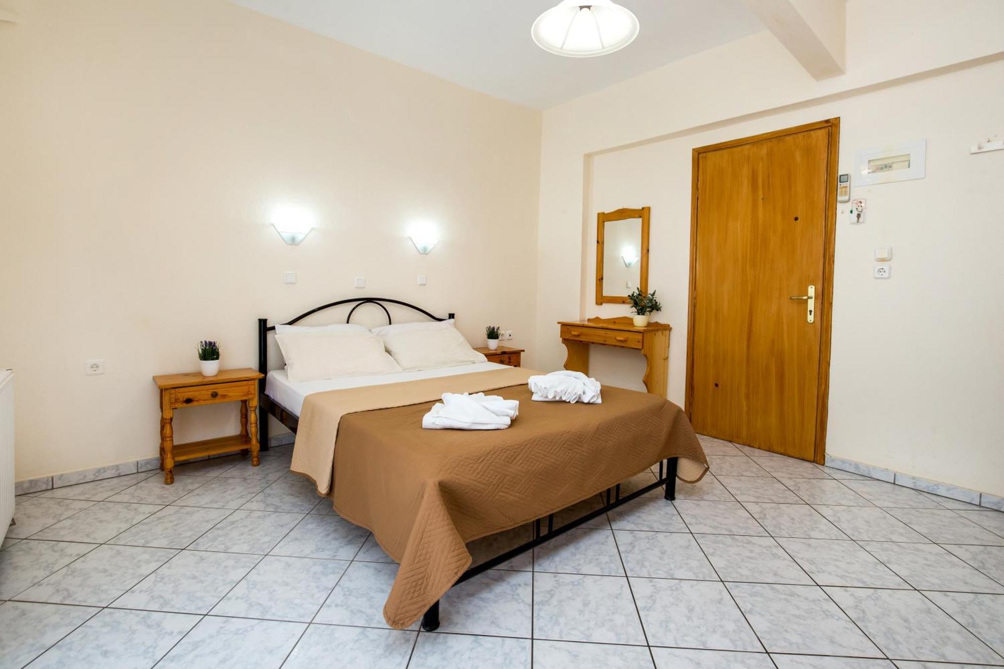 Ianos Apartments Potós Eksteriør bilde